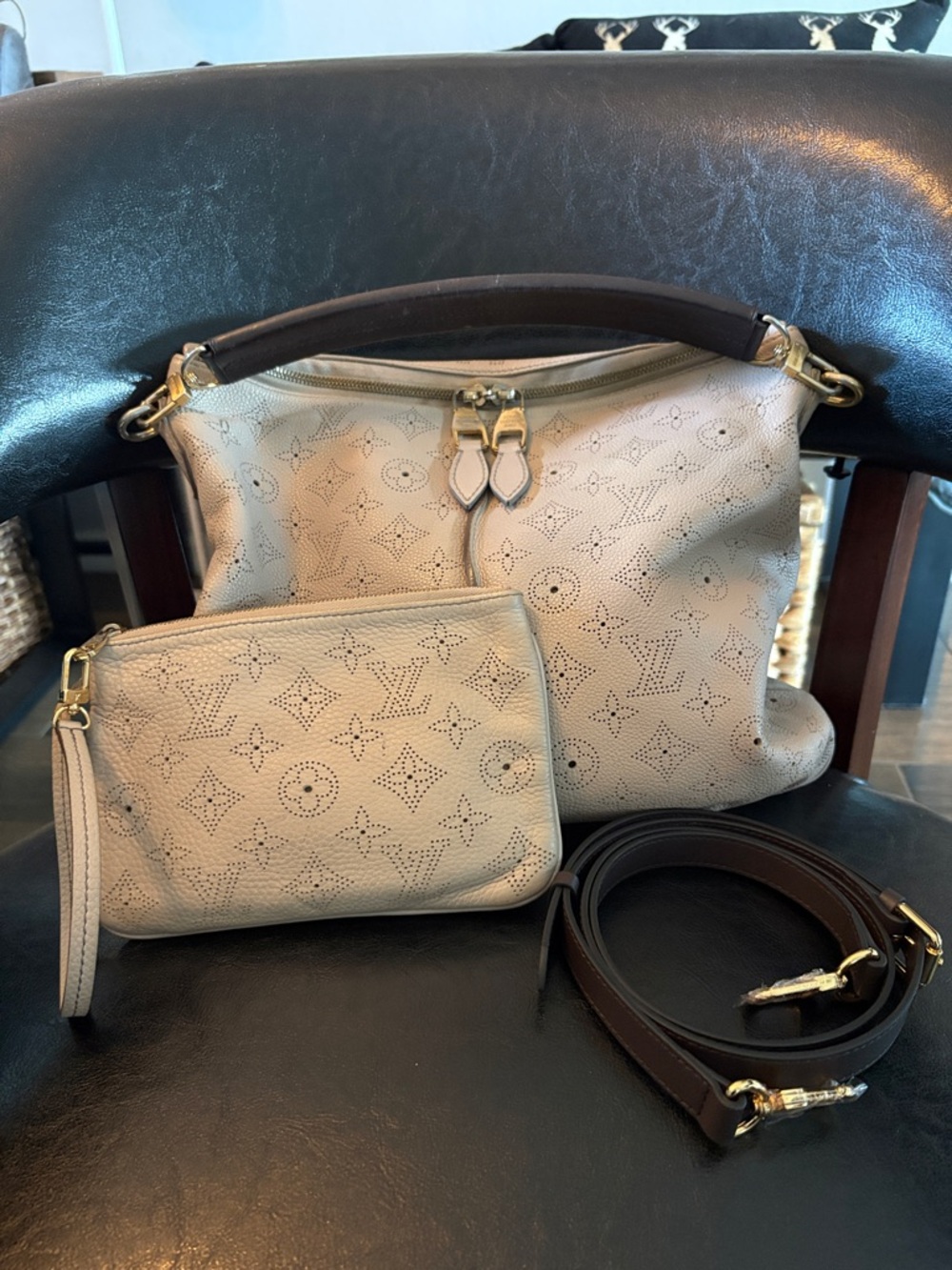 Louis Vuitton MM Mahina Selene Leather hobo Bag with pouch
